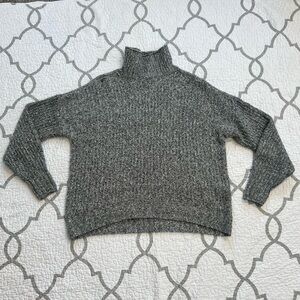 American Eagle Gray Knit Turtleneck Sweater Women’s size Small